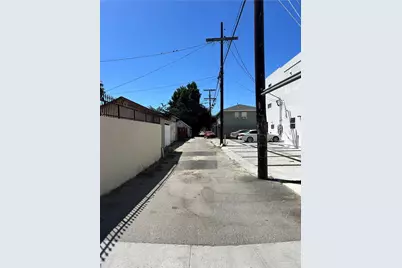 1155 Rolland Curtis, Los Angeles, CA 90037 - Photo 3