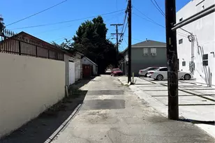 1155 Rolland Curtis, Los Angeles, CA 90037 - Photo 3