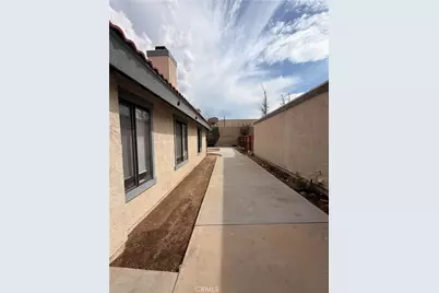 16241 Tokay, Victorville, CA 92395 - Photo 3