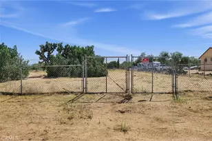 15561 Ash St, Hesperia, CA 92345 - Photo 17