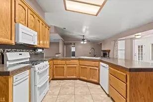 16165 Chiwi, Apple Valley, CA 92307 - Photo 11