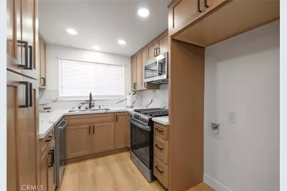 160 Yorktown, Costa Mesa, CA 92626 - Photo 7