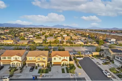 6389 Bluestone Way, Fontana, CA 92336 - Photo 31