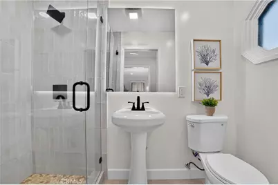 8713 S 7th Avenue, Inglewood, CA 90305 - Photo 11