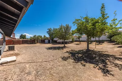 13423 Palm, Oak Hills, CA 92344 - Photo 33