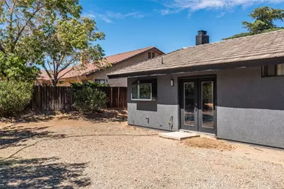 13423 Palm, Oak Hills, CA 92344 - Photo 31