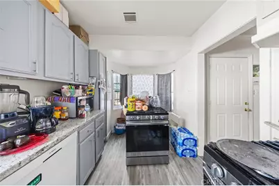 9614 Graham Ave, Los Angeles, CA 90002 - Photo 13