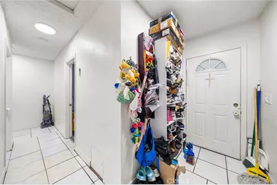 9614 Graham Ave, Los Angeles, CA 90002 - Photo 11