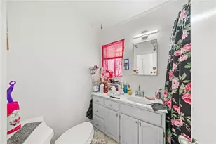 9614 Graham Ave, Los Angeles, CA 90002 - Photo 25