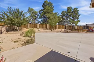 19989 Cronese, Apple Valley, CA 92308 - Photo 37