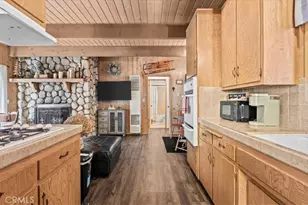 613 E Victoria Ct, Lake Arrowhead, CA 92352 - Photo 13