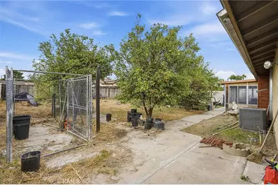 17710 Malaga Drive, Fontana, CA 92336 - Photo 25