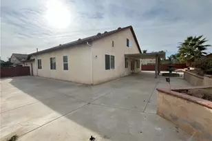 12758 Royal Palm Ln, Riverside, CA 92503 - Photo 25