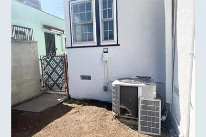 8718 Cimarron Street, Los Angeles, CA 90047 - Photo 29
