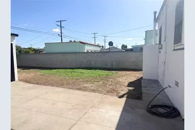 8718 Cimarron Street, Los Angeles, CA 90047 - Photo 27