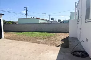 8718 Cimarron St, Los Angeles, CA 90047 - Photo 27