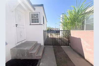 8718 Cimarron Street, Los Angeles, CA 90047 - Photo 25