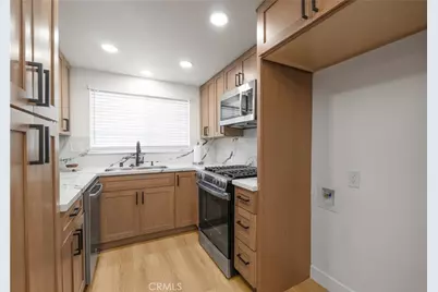 160 Yorktown, Costa Mesa, CA 92626 - Photo 9