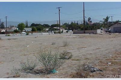 1358 N Mount Vernon Avenue - Photo 1