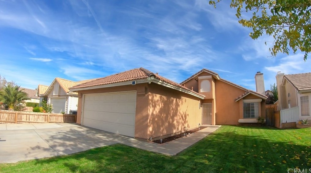 36902 Goldenview Way, Palmdale CA  93552-5301 exterior