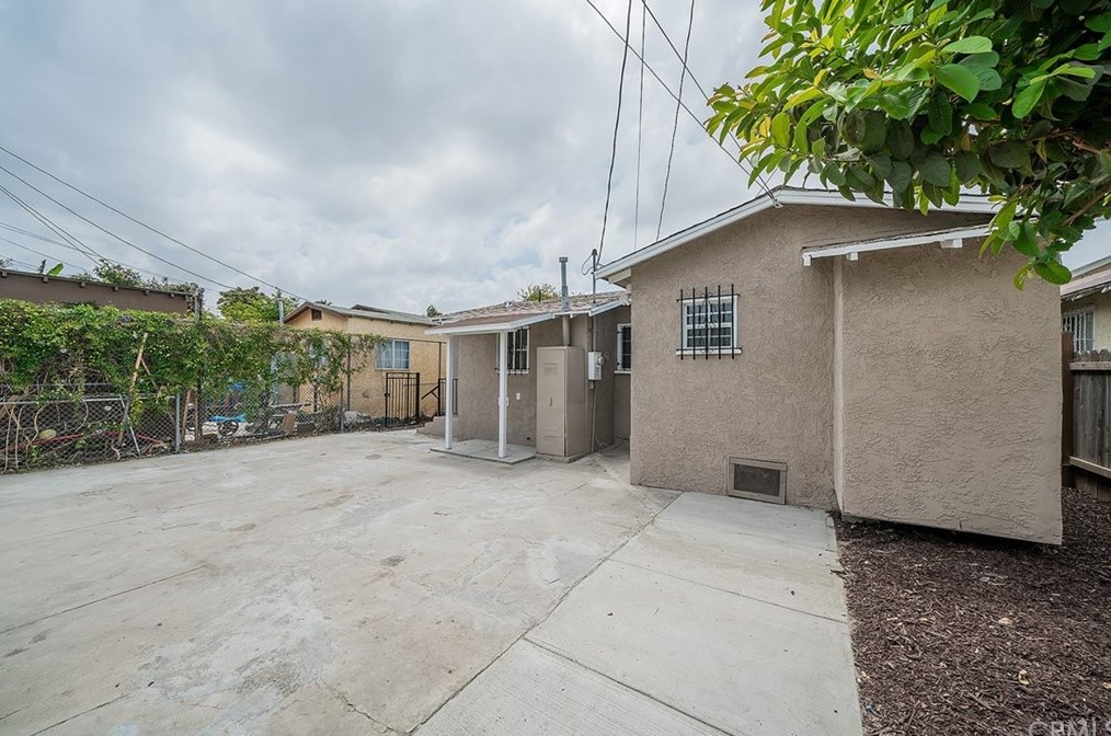 1739 56th St, Los Angeles CA  90062-2730 exterior