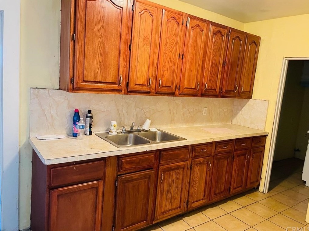 229 Gage Ave, Los Angeles CA  90003-1436 exterior