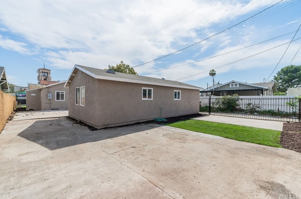 1715 105th St, Los Angeles CA  90002-3613 exterior