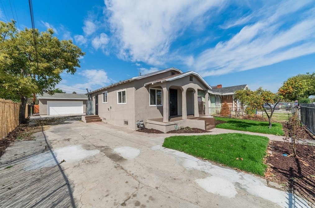 1715 105th St, Los Angeles CA  90002-3613 exterior
