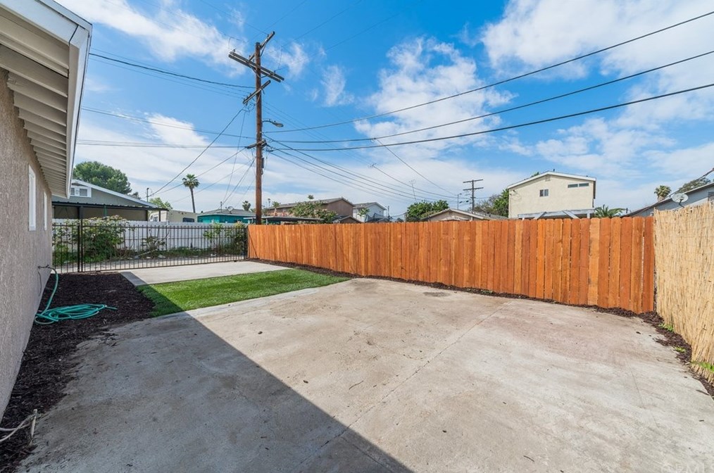 1715 105th St, Los Angeles CA  90002-3613 exterior