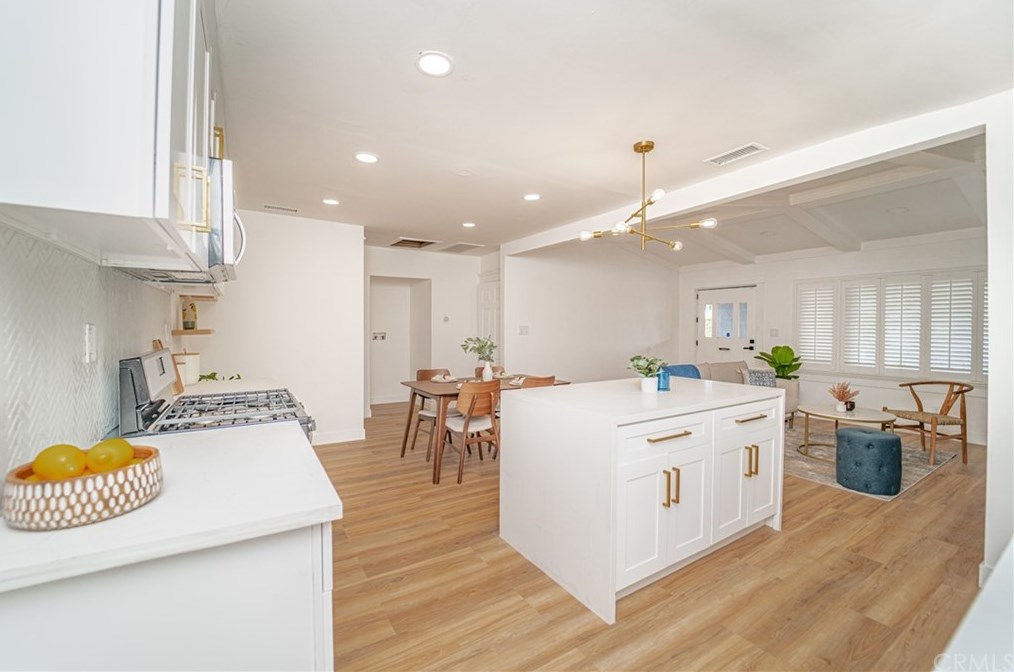 4261 Hobart Blvd, Los Angeles CA  90062-1627 exterior