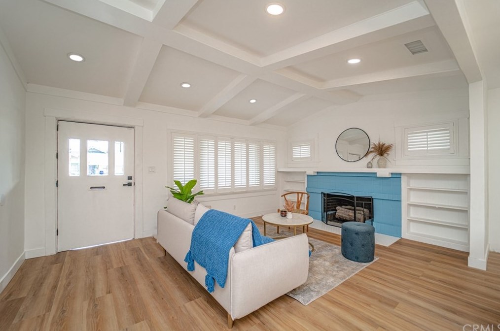 4261 Hobart Blvd, Los Angeles CA  90062-1627 exterior