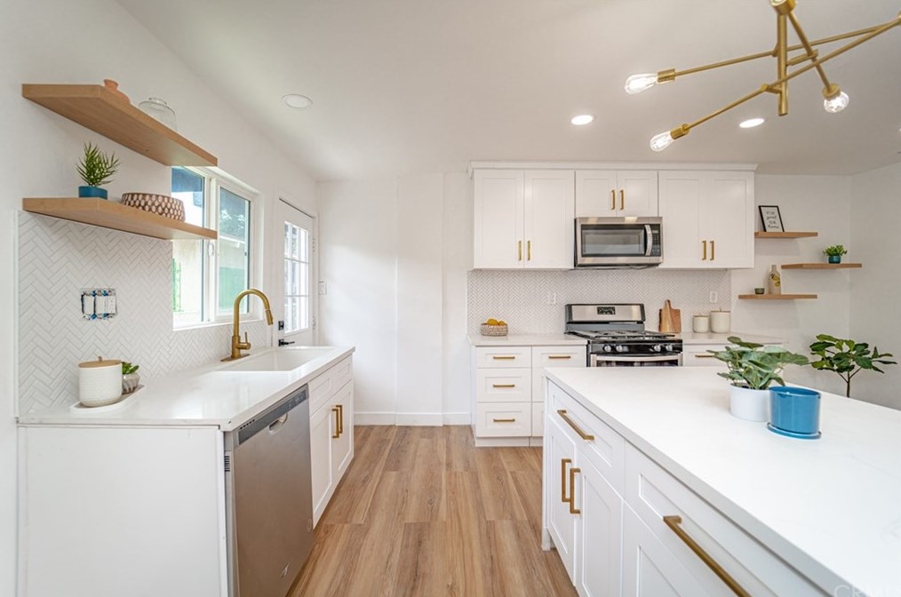 4261 Hobart Blvd, Los Angeles CA  90062-1627 exterior