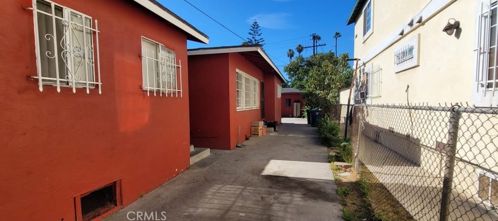 439 105th St, Los Angeles CA  90003-4912 exterior