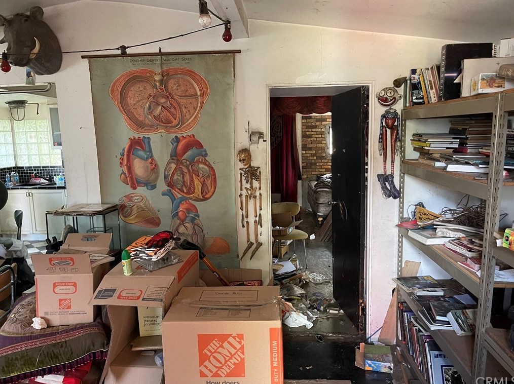 624 Colden Ave, Los Angeles CA  90044-4707 exterior