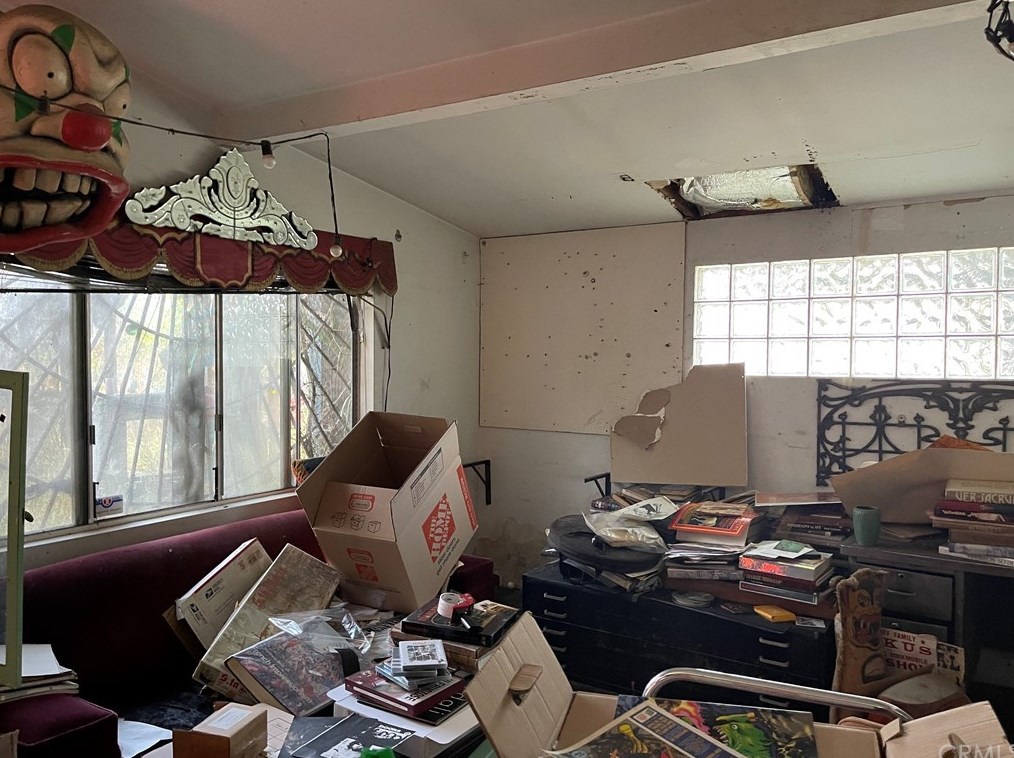 624 Colden Ave, Los Angeles CA  90044-4707 exterior