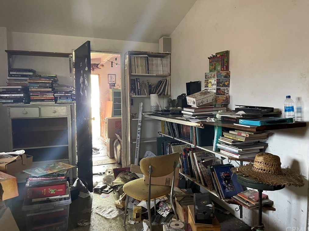 624 Colden Ave, Los Angeles CA  90044-4707 exterior