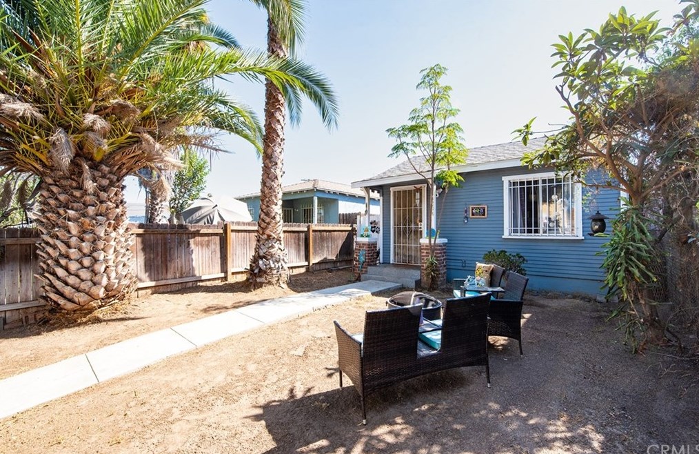 11204 Towne Ave, Los Angeles CA  90061-3058 exterior