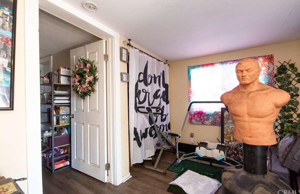 11204 Towne Ave, Los Angeles CA  90011-3435 exterior