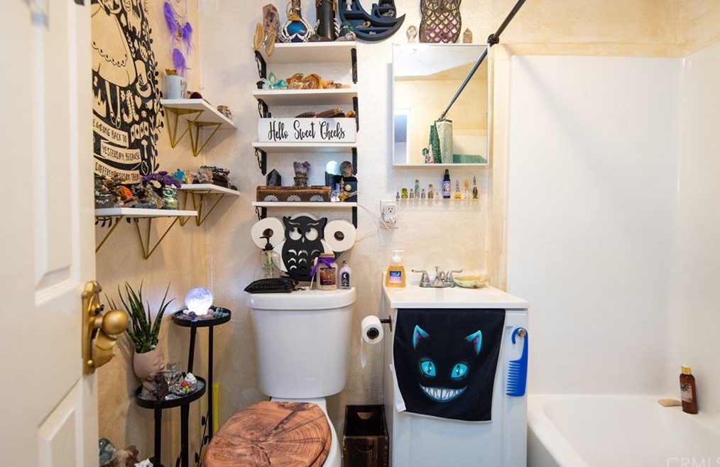 11204 Towne Ave, Los Angeles CA  90011-3435 exterior