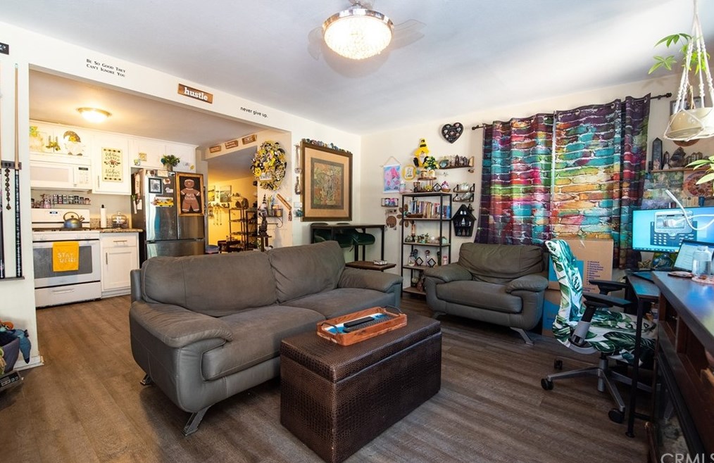 11204 Towne Ave, Los Angeles CA  90011-3435 exterior