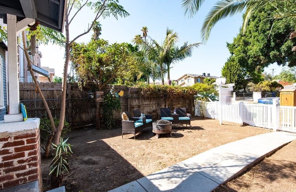 11204 Towne Ave, Los Angeles CA  90011-3435 exterior