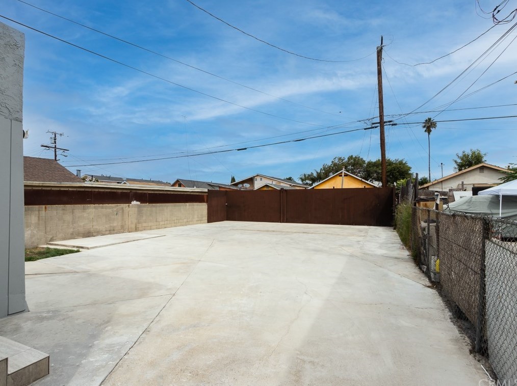427 83rd St, Los Angeles CA  90003-3101 exterior
