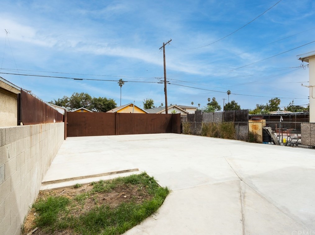 427 83rd St, Los Angeles CA  90003-3101 exterior