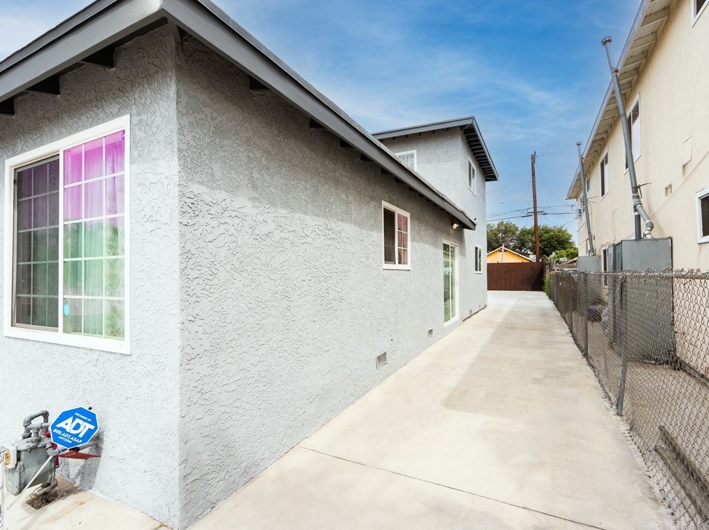 427 83rd St, Los Angeles CA  90003-3101 exterior