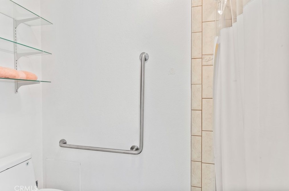 13076 Briarwood St, Artesia CA  90703-7371 exterior