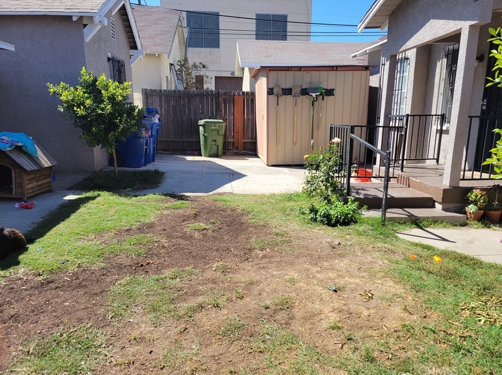 1739 56th St, Los Angeles CA  90062-2730 exterior