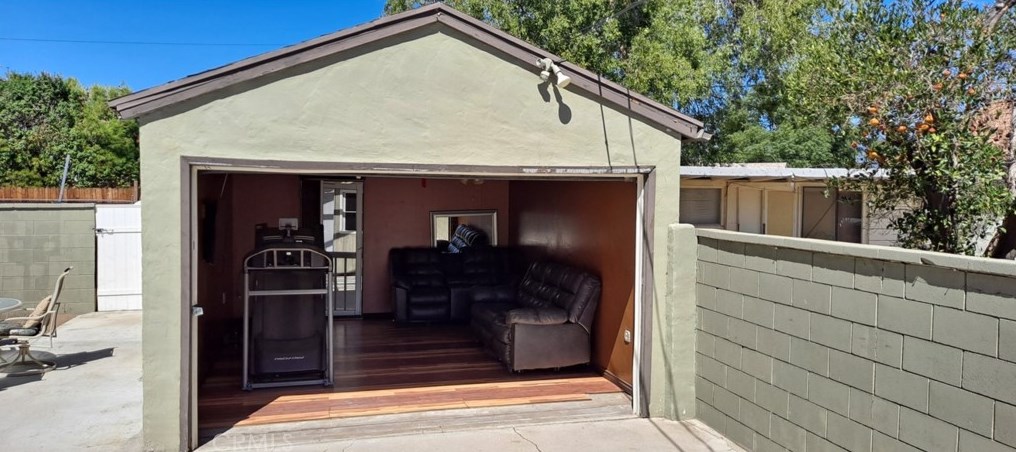 943 Olive St, Colton CA  92324-2560 exterior