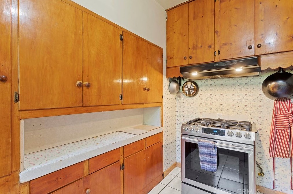 211 126th St, Los Angeles CA  90044-3818 exterior