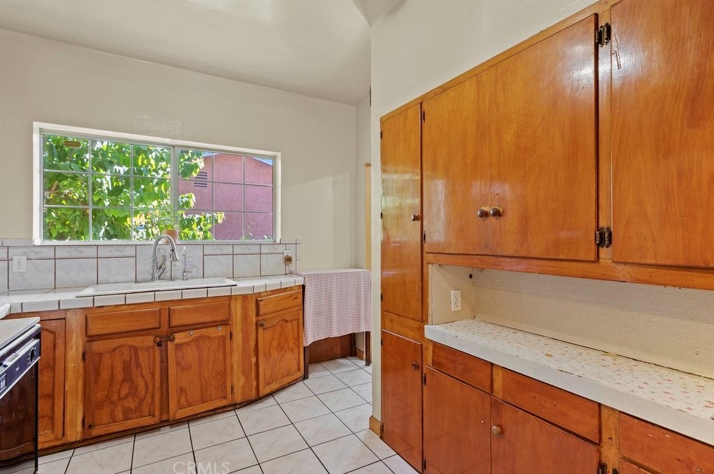 211 126th St, Los Angeles CA  90044-3818 exterior