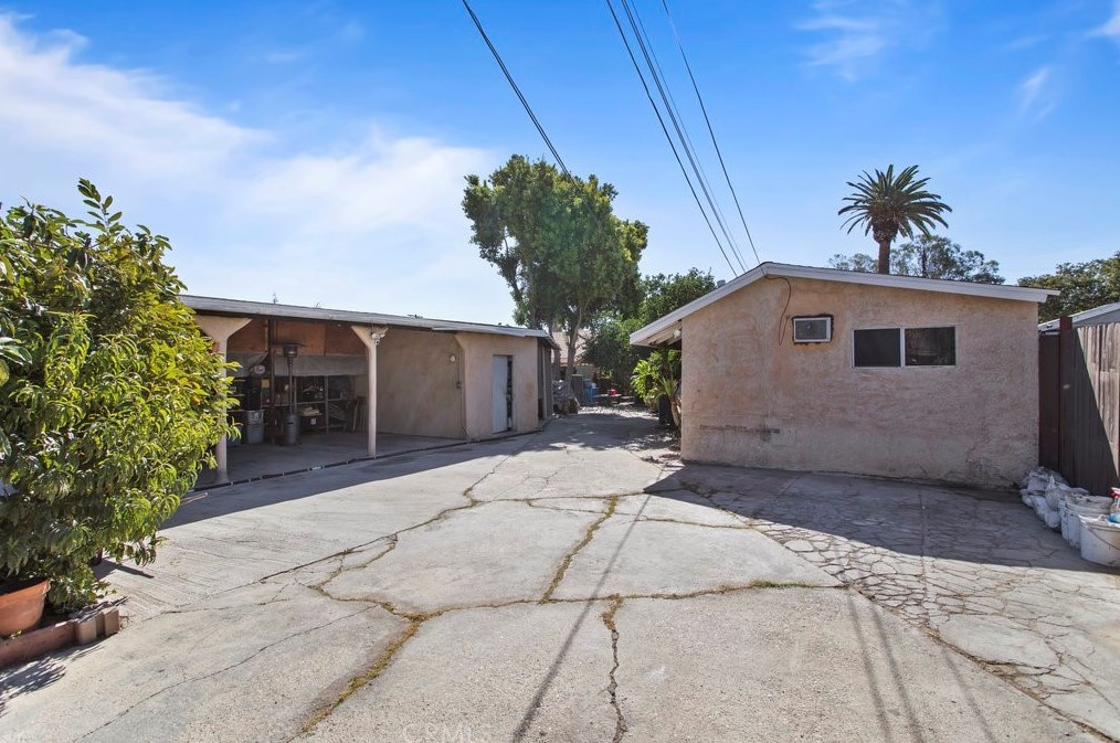 211 126th St, Los Angeles CA  90044-3818 exterior
